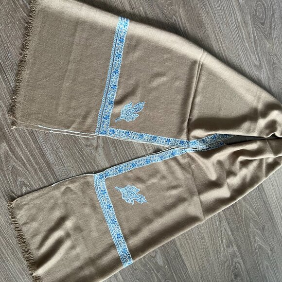 100 percent Pashmina | lightweight scarf | warm cozy scarf | hand embroidery - Picture 7 of 13